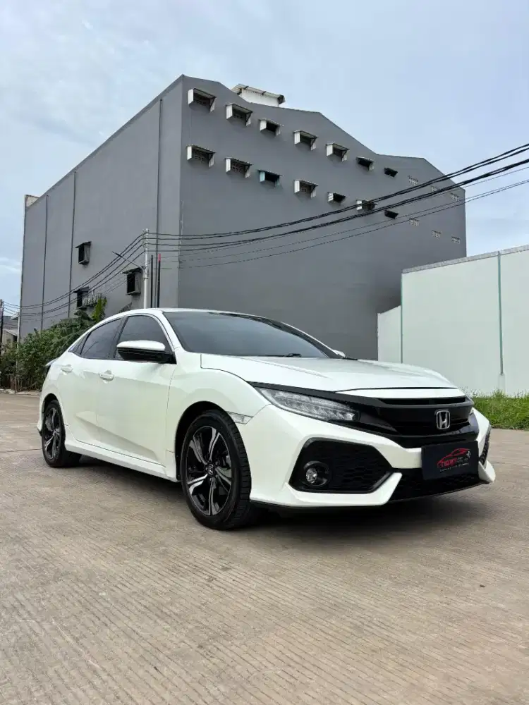 Civic Turbo hatchback 2017 bekas murah putih