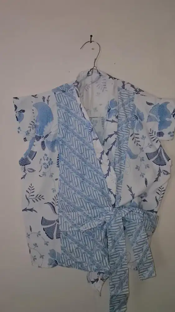 Atasan Kimono Putih Batik