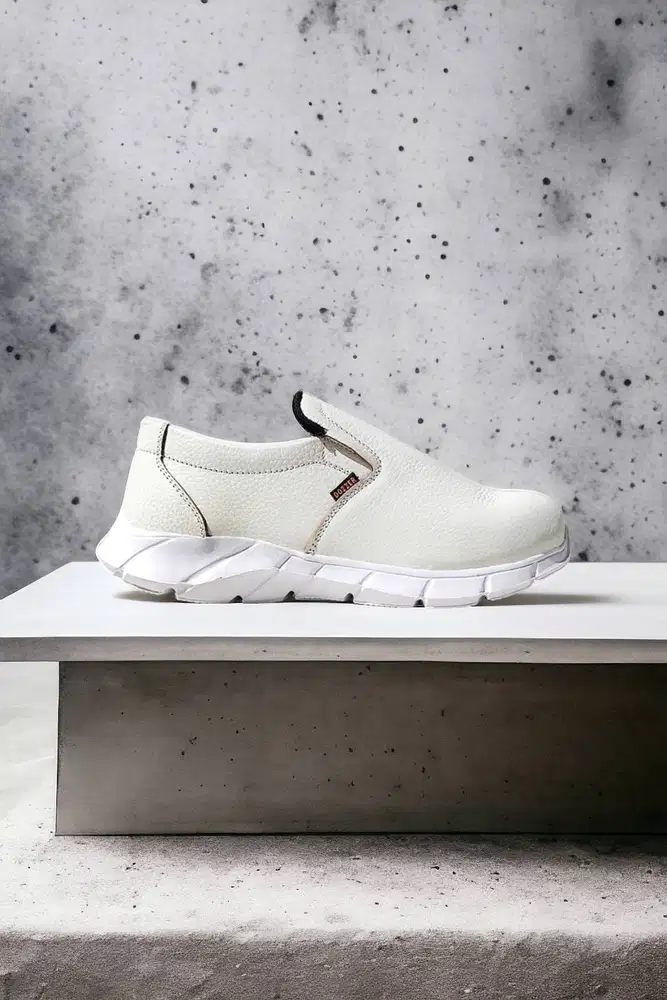 Trendy Sepatu safety standar internasional Rengasdengklok