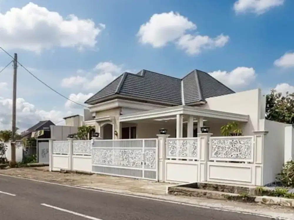 Cocok untuk Kantor Rumah Baru Klasik Modern di Tepi Jalan Aspal Utama Dekat Pasar Jangkang Sleman