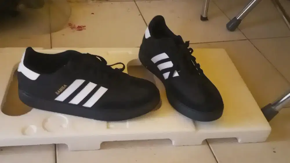 Sepatu Adidas samba 40