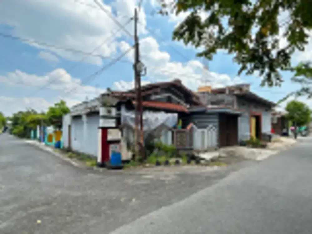 DIJUAL 2 BIDANG TANAH DENGAN TOTAL LUAS 340 M2 BERIKUT BANGUNAN - SURAKARTA