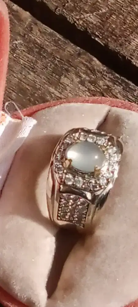 Batu cat eye moonstone