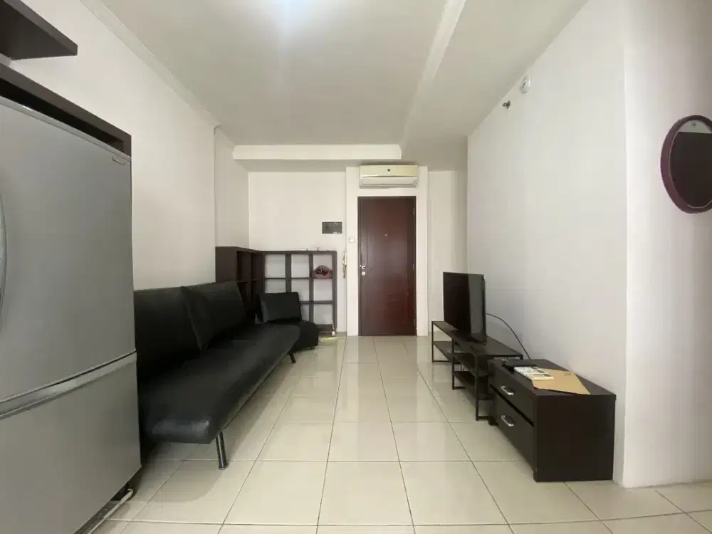 Disewakan Unit Apartemen MGR 2, (2BR), Tower Heliconia, Dekat Dengan Mall Central Park, View Kolam