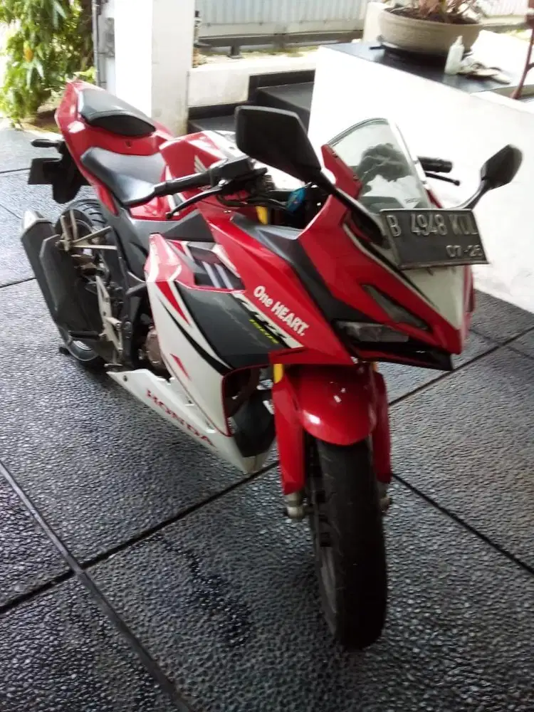 Dijual motor CBR tahun 2021