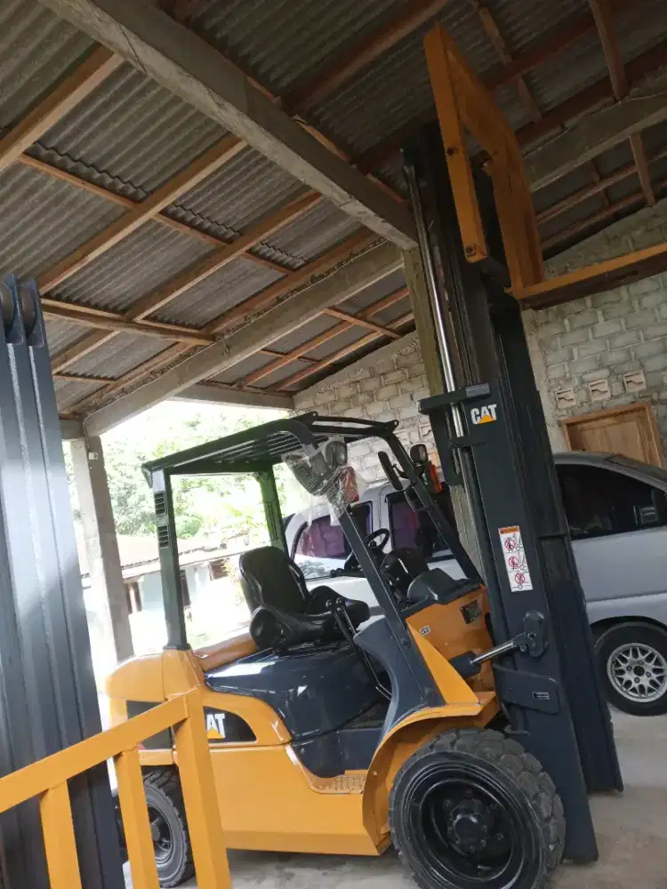 Forklift 3 Ton Caterpillar Tahun 2020
