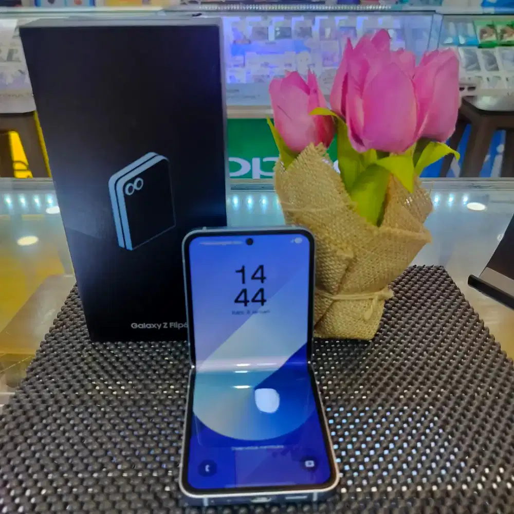 Samsung z flip 6 12/256 like new