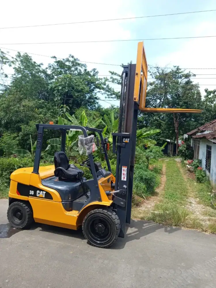 Forklift bekas 3 Ton Caterpillar 2020