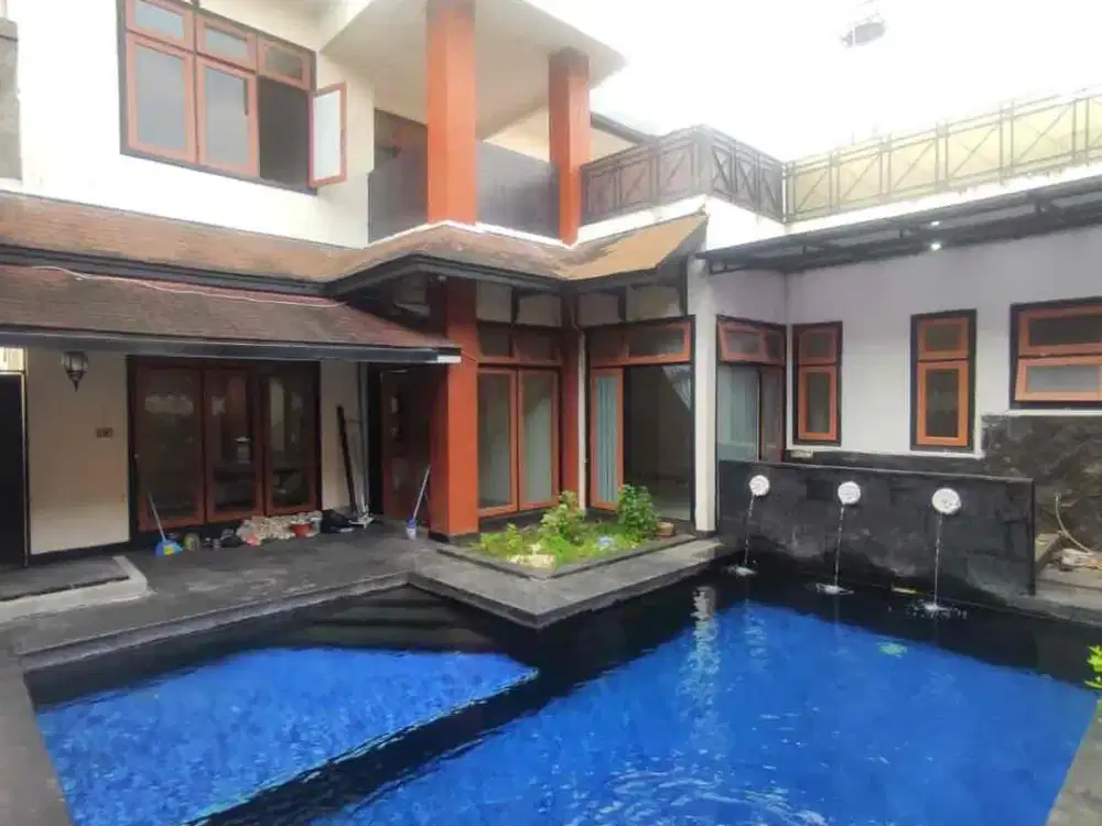 Disewakan Rumah Ada Kolam Renang Lokasi Strategis Lingkungan Tenang Bisa Untuk Kantor di Pasar Minggu Jakarta Selatan