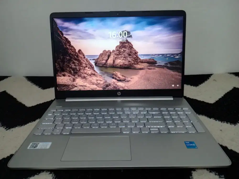 HP Laptop 15s-fq5xxx
Intel Core i3-1215U 1.2GHz
Ram 8 Ssd 512