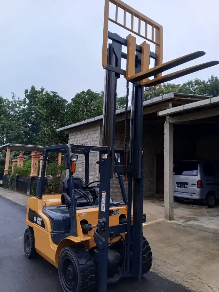 Forklift 3 Ton 2020 mast Standart Caterpillar