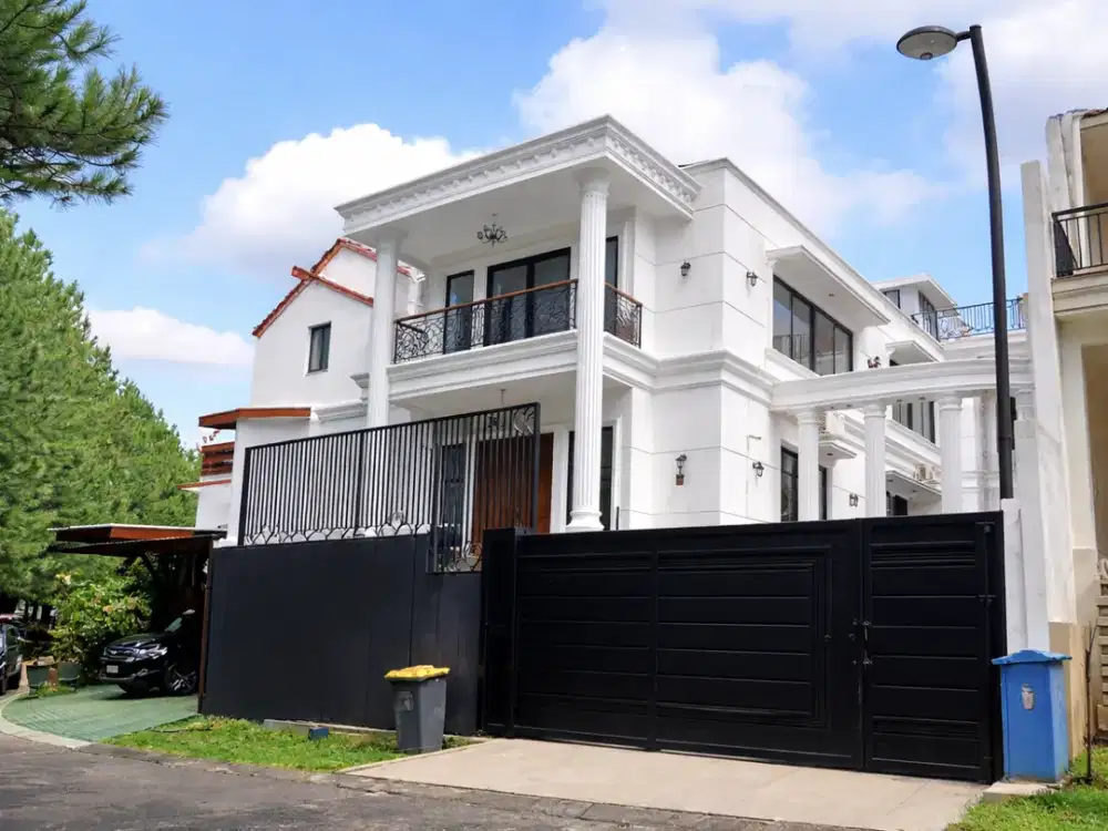 Dijual Rumah Exclusive 3 Lantai Furnis Bagus Ada Kolam Renang Siap huni Sentul City SSR948