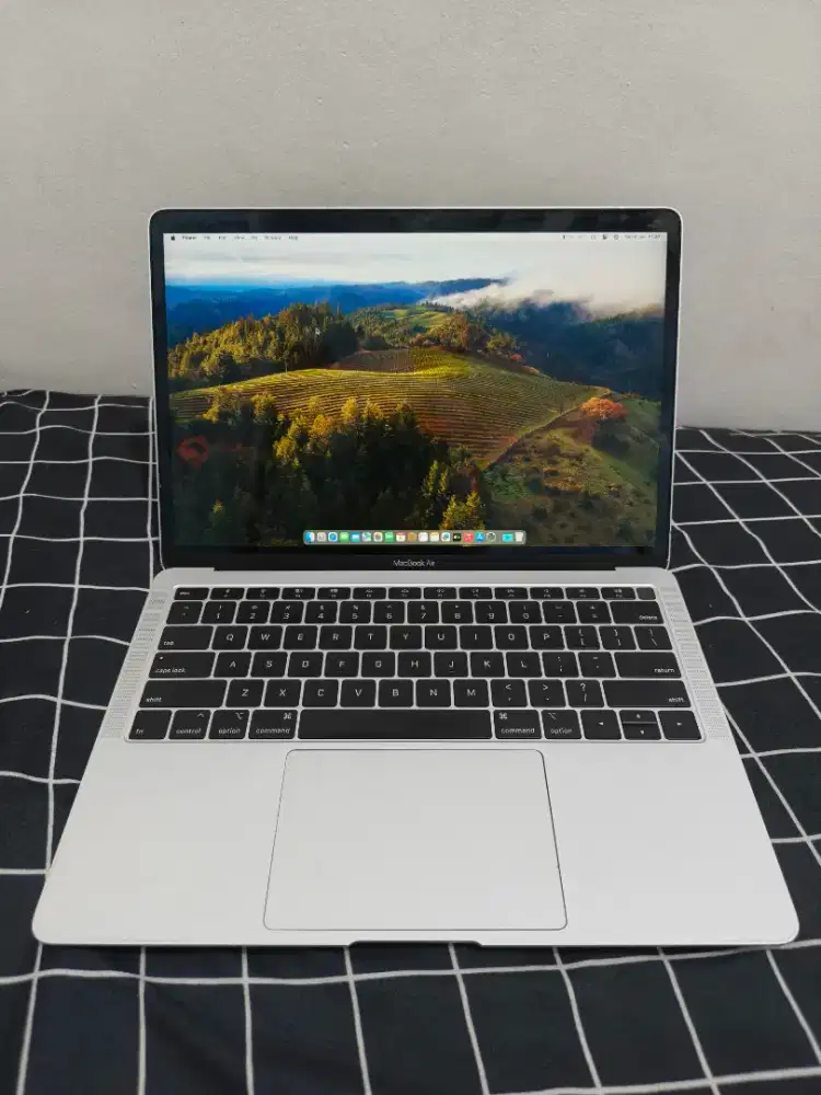 Macbook air 13 inch 2019 i5 8gb/128gb