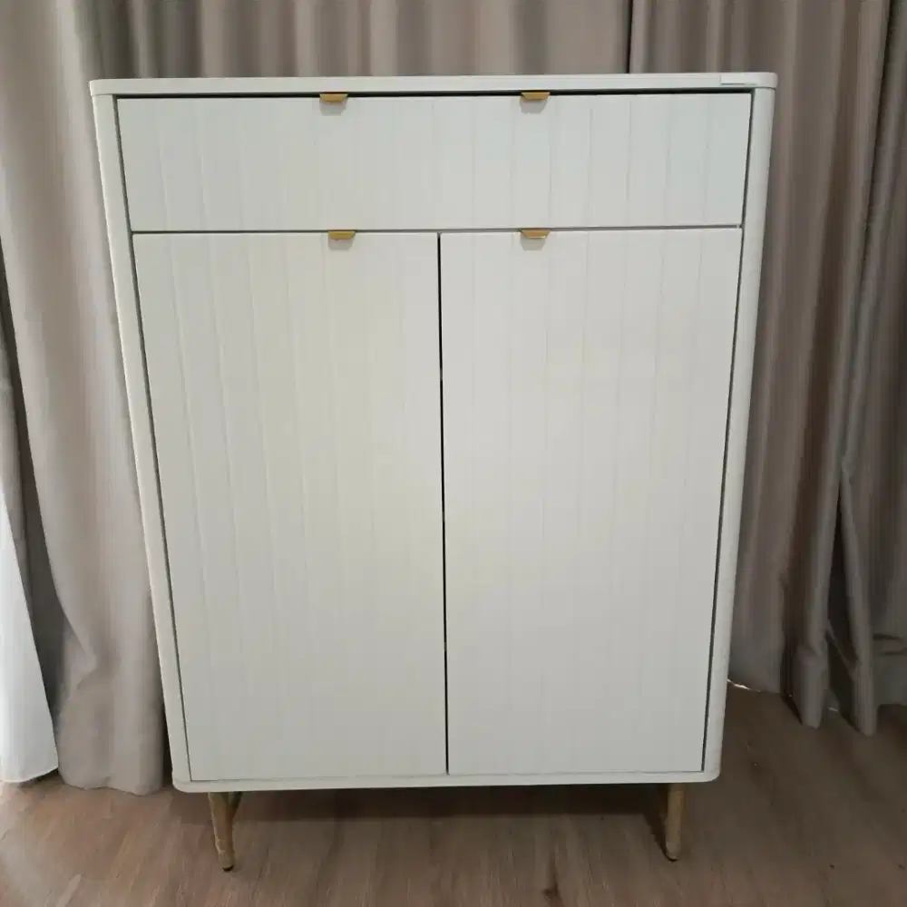 Lemari sepatu avanti preloved