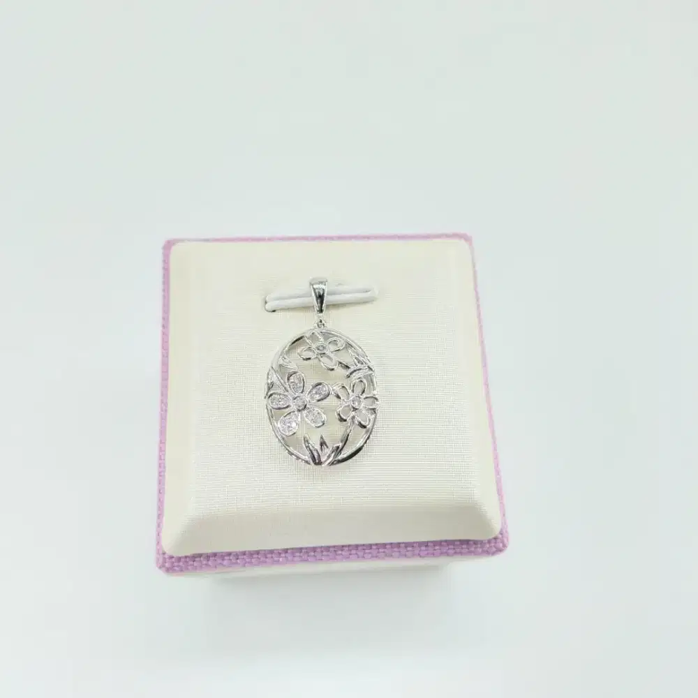 Liontin Emas Berlian Diamond