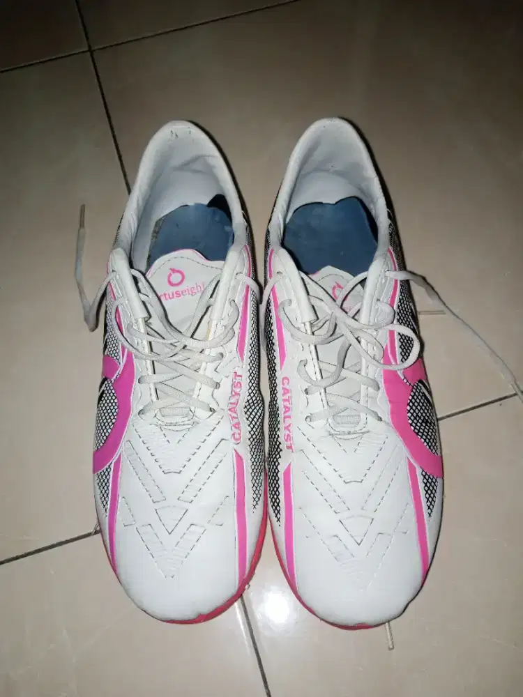 Sepatu futsal Ortuseight