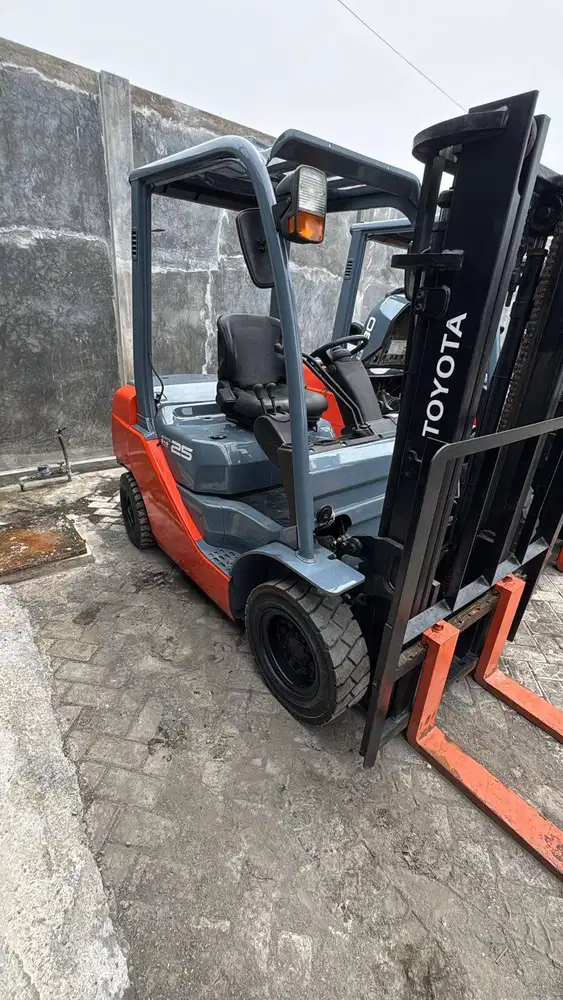 READY FORKLIFT TOYOTA 3 TON MAST STD LANGSUNG PEMILIK