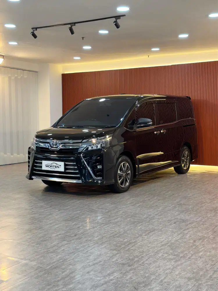 Toyota Voxy 2.0 CVT At