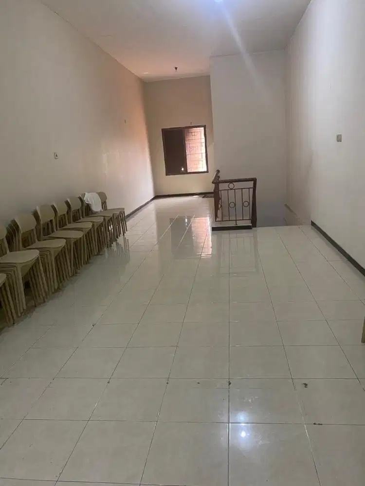 DiSewakan Ruko Lantai 2