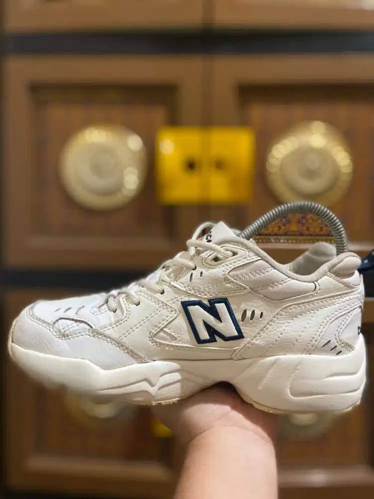 Sepatu New Balance 608 white leather original