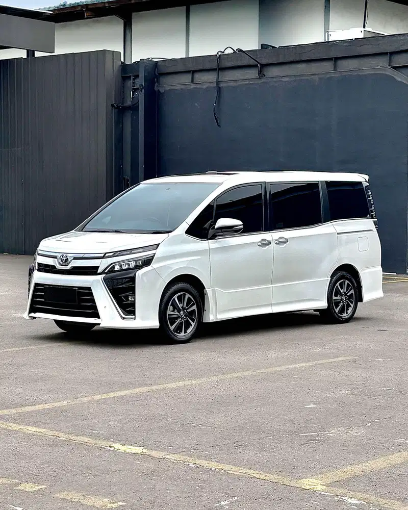 Toyota Voxy 2.0 2018