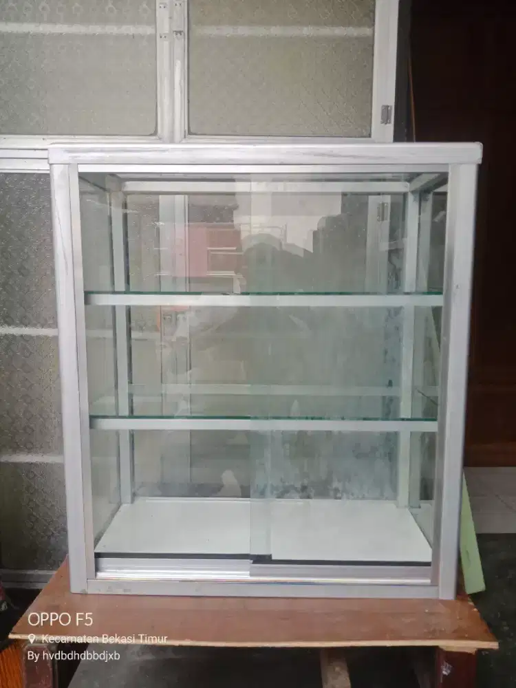 Etalase Rokok / Pecel lele