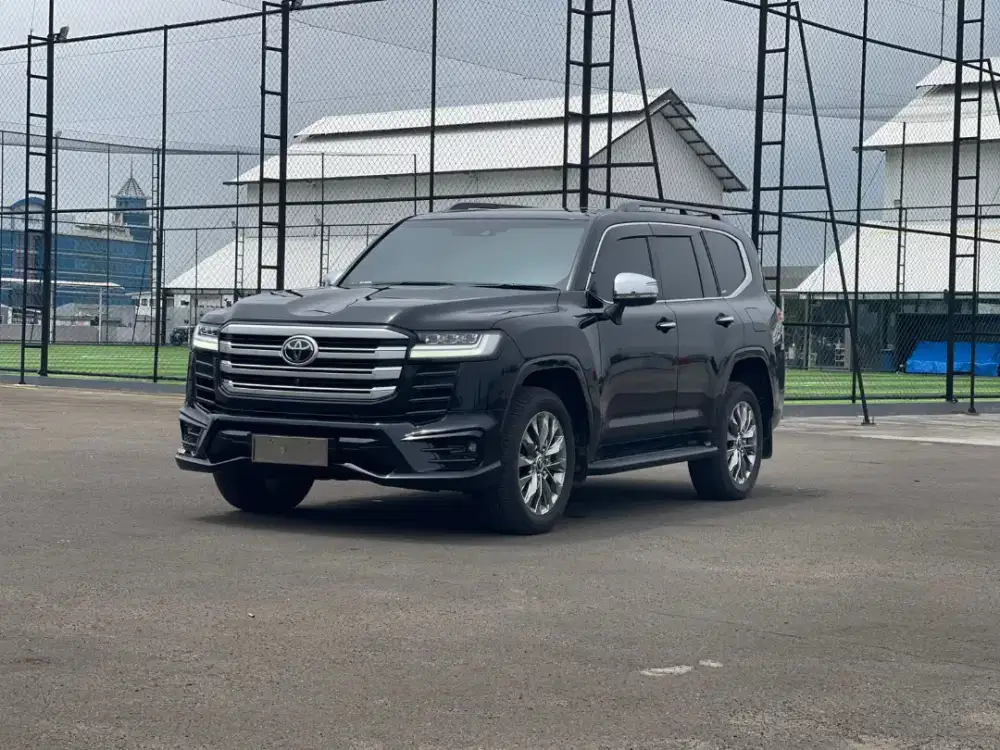 Land Cruiser 300 VX-R 4x4 ATPM 2025 KM 16rb Black Perfect Condition.