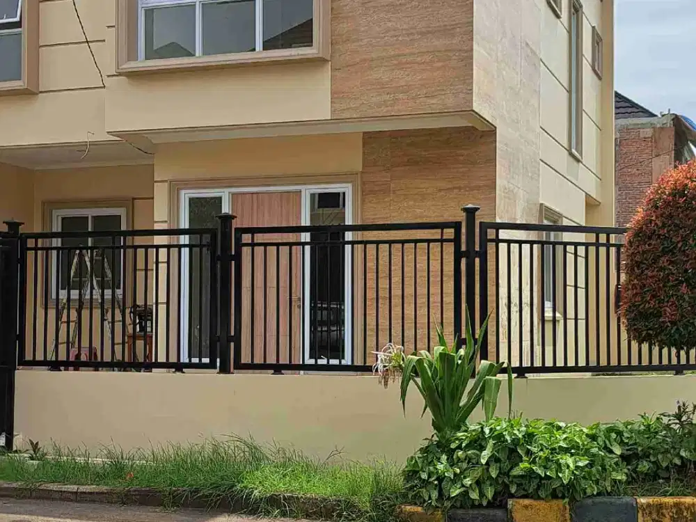 Rumah Baru. Hook. 2 Lantai. Bebas Banjir. Siap huni.