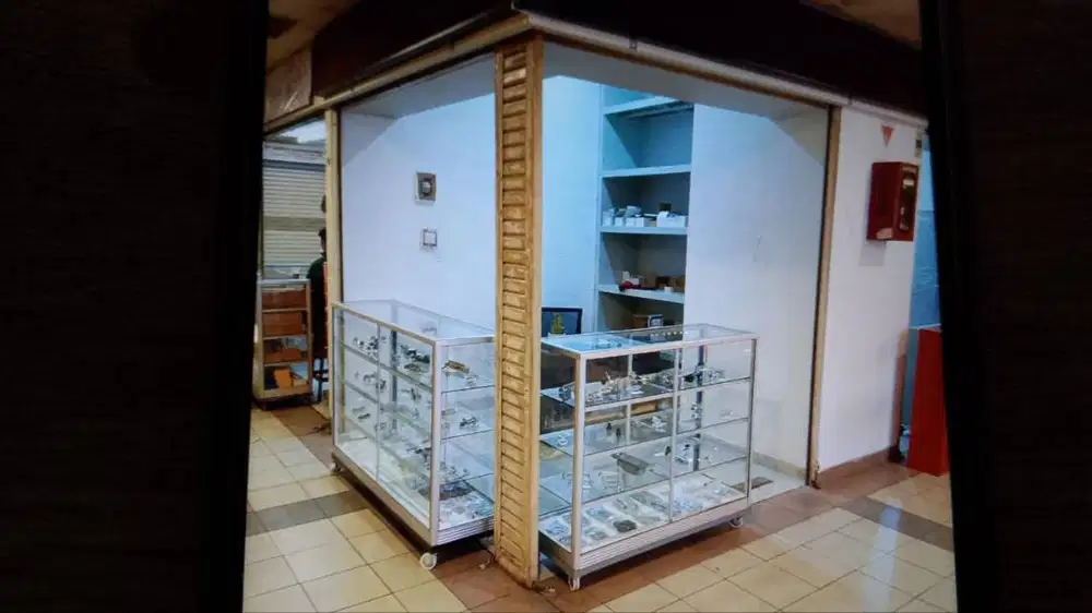 DIBUTUHKAN, SPG TOKO LTC GLODOK