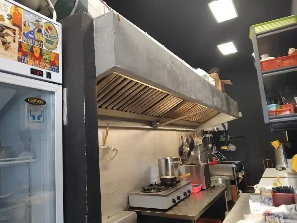 Dijual seluruh barang ex restoran