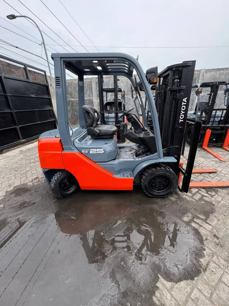 FORKLIFT BEKAS TOYOTA 3 TON MAST STD LANGSUNG PEMILIK SIAP KERJA