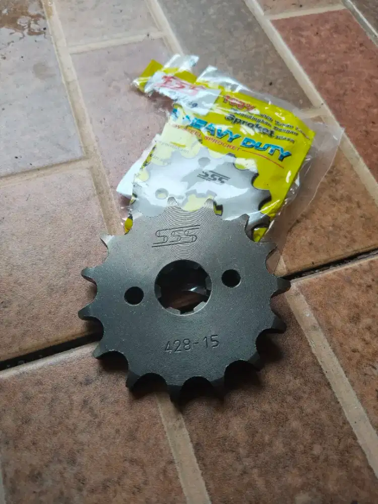Gear depan motor ukuran 428 - 15 t SSS