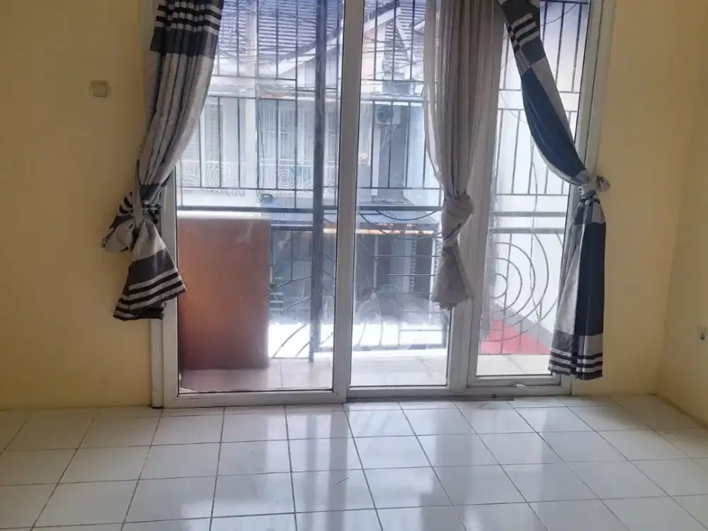 Dijual rumah 2 lantai siap huni di golden palm