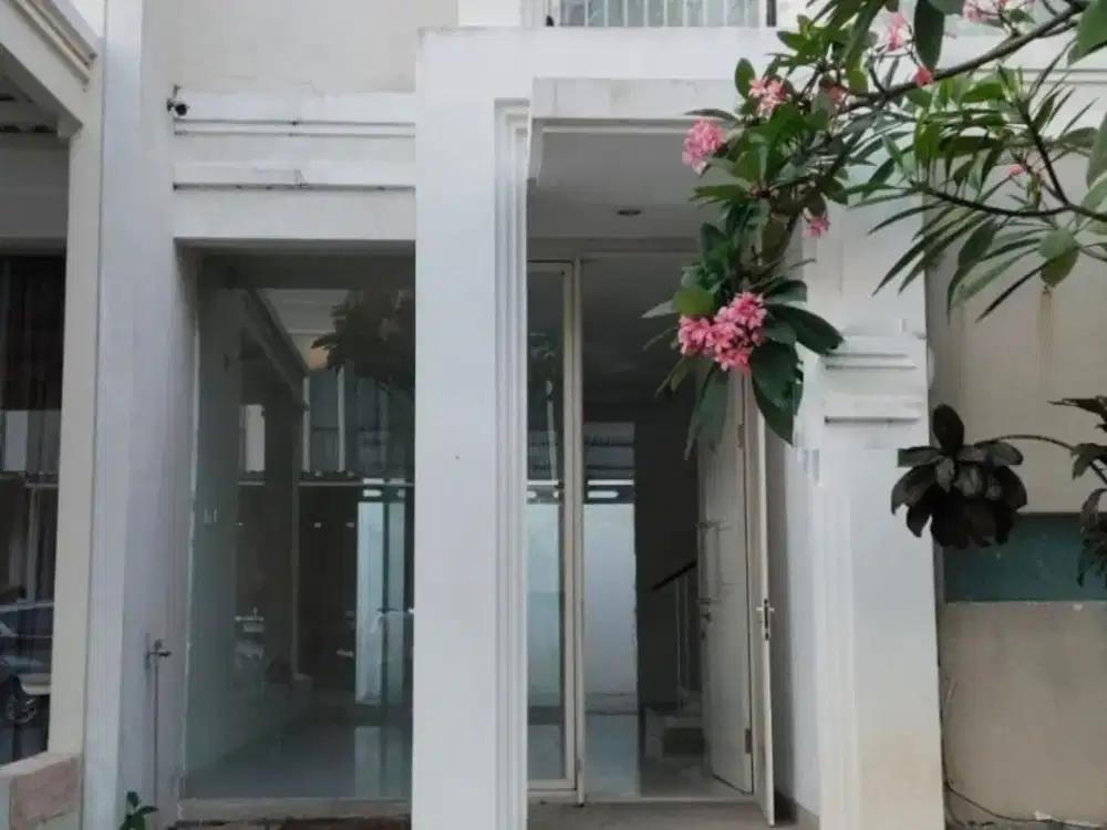 Disewakan Rumah 2 Lantai Long Beach Pakuwon City Dekat Hokky dan Pakuwon City Mall