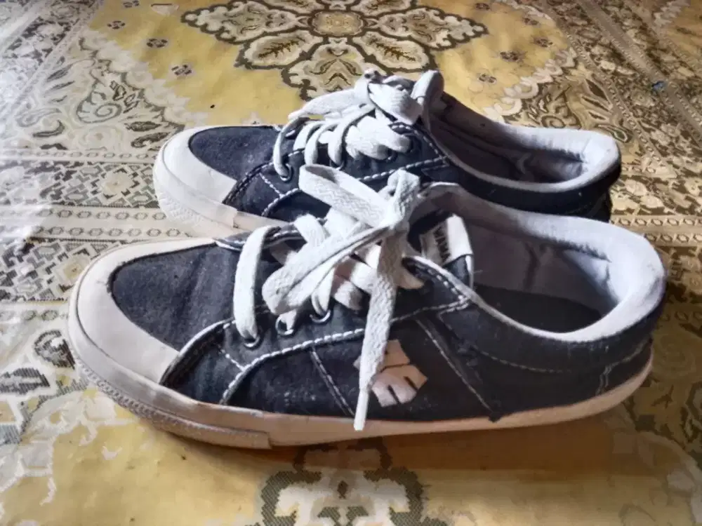 Sepatu Sneakers Casual Pria Wanita Unisex Ukuran 37-24 cm