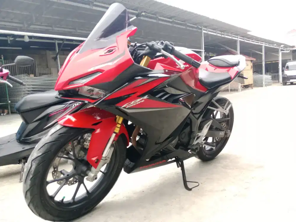 CBR 150R tipe standar tahun 2023