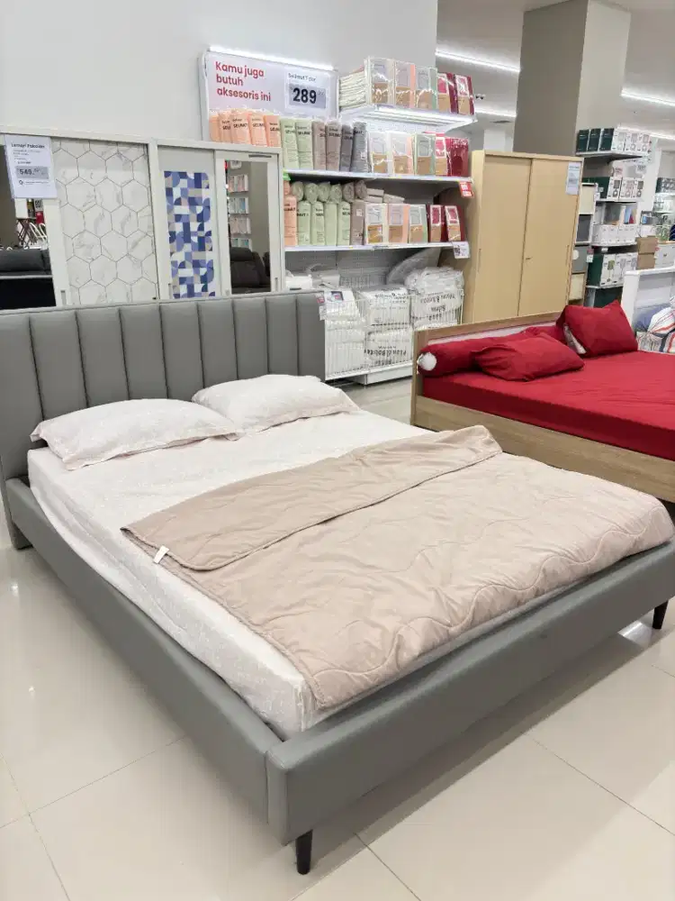 Ivana queen bed minimalis