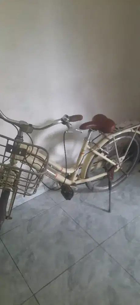 jual aja sepeda polygon sierra,ukuran 24 inch.Masih normal pakean aja.