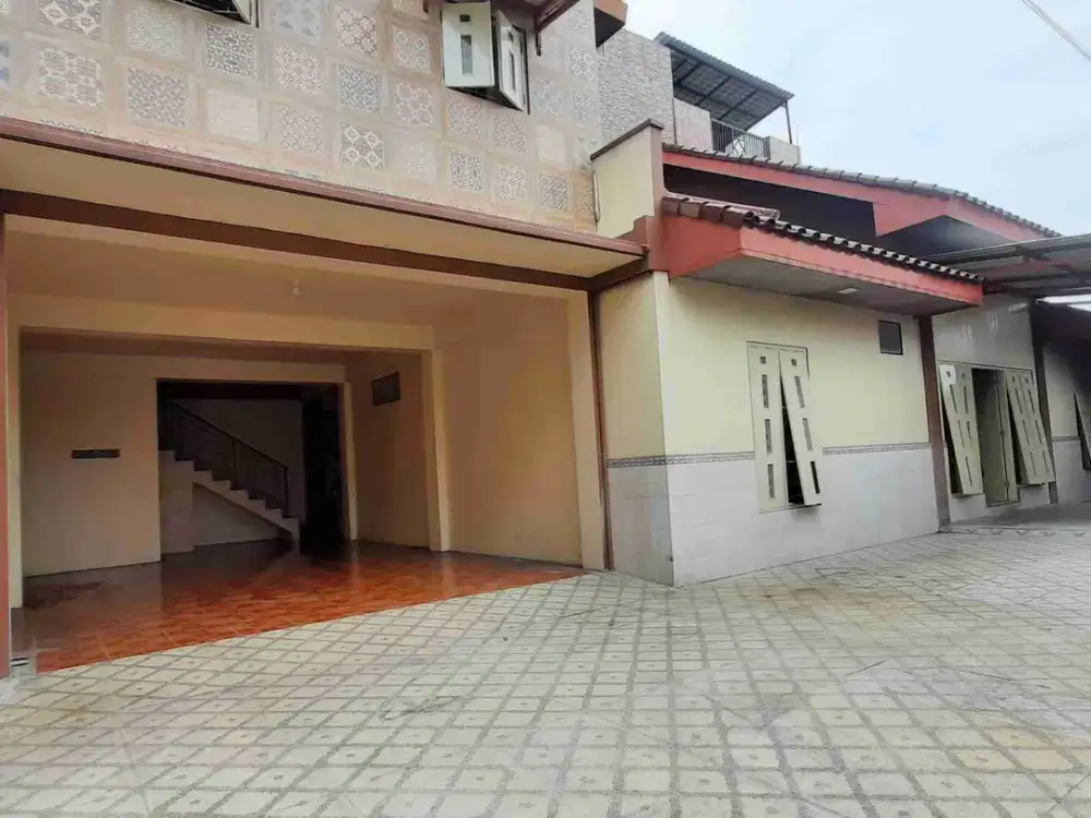 Disewakan lega dkt RS Muwardi-UNS-SKPNK  bisa 3 mobil.