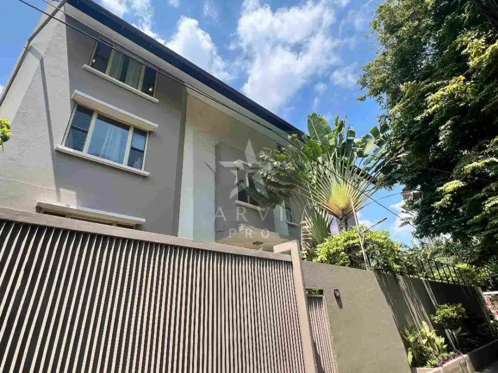 Disewakan Rumah Mewah 3 Lantai di kawasan SCBD Jakarta Selatan