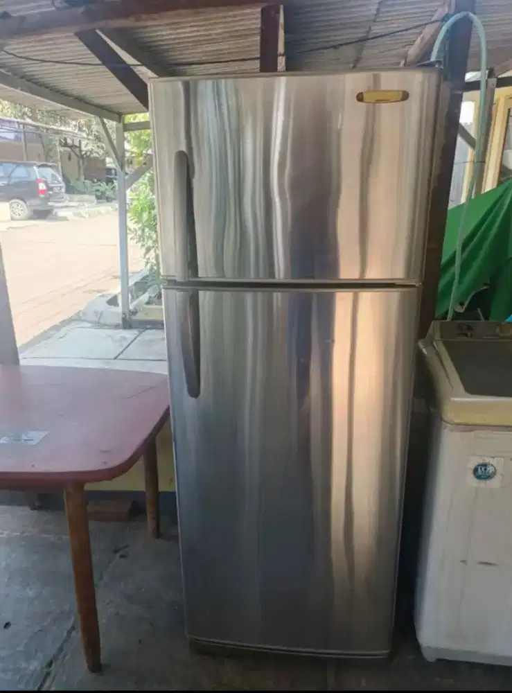 Kulkas 2 pintu electrolux kapasitas 400liter