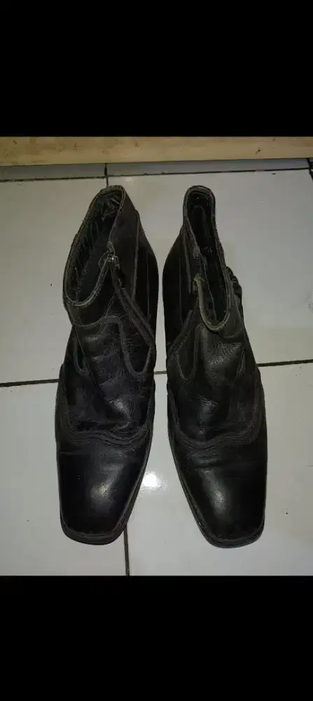 For sale sepatu pantofell Crocodille size 41 Original.