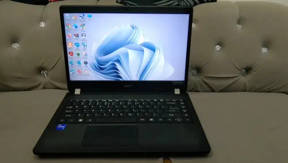 Spesifikasi :
Acer travel mate p214 
INTEL CORE i7 11