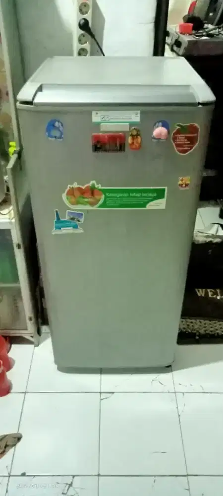 Kulkas 1 pintu electrolux