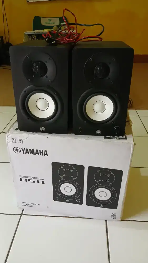 Speaker Yamaha HS4