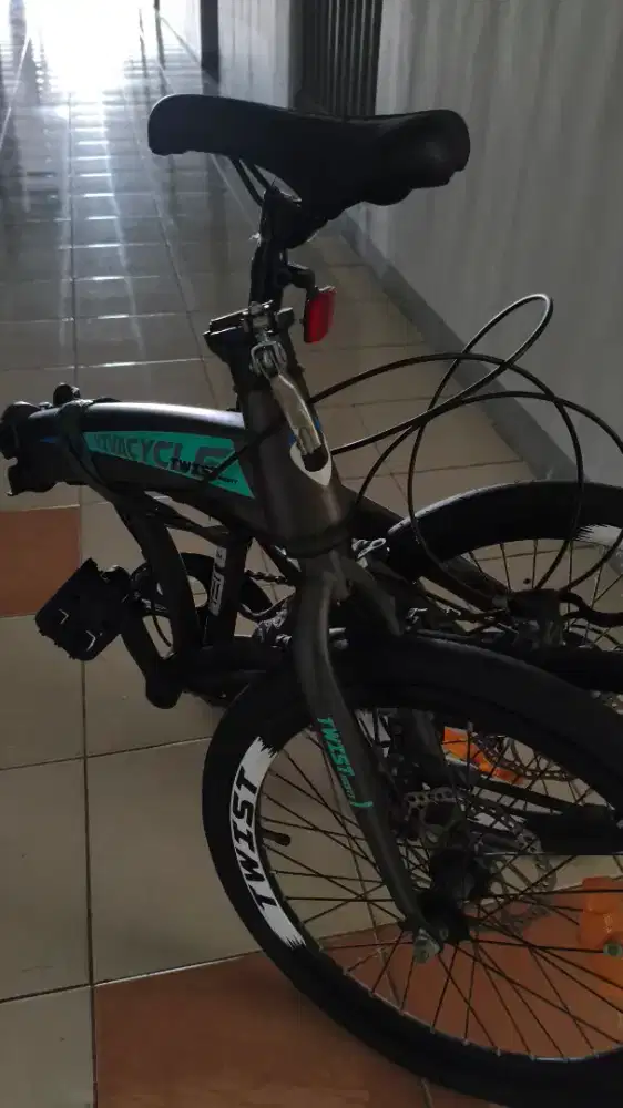 Sepeda Lipat merk Vivacycle Twist