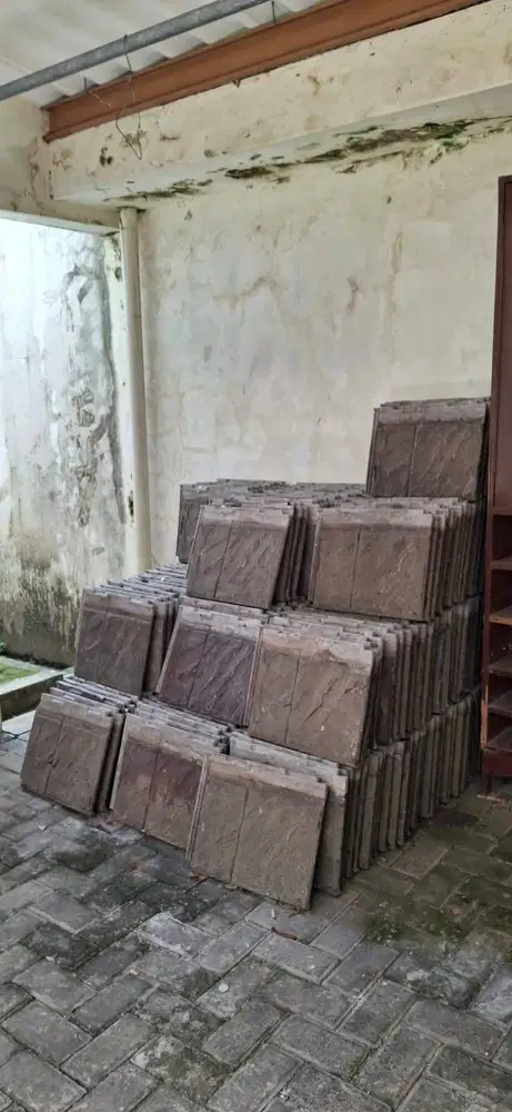 Dijual Genteng Bekas Mutiara Flat kondisi masih bagus, separuh harga