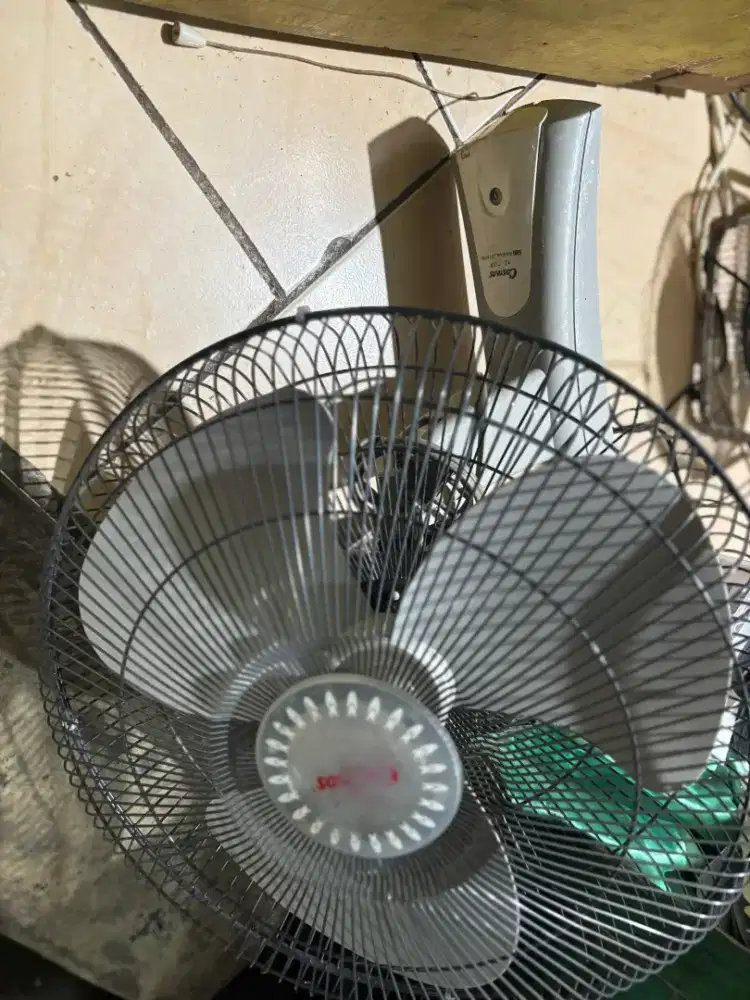 KIPAS ANGIN DINDING COSMOS