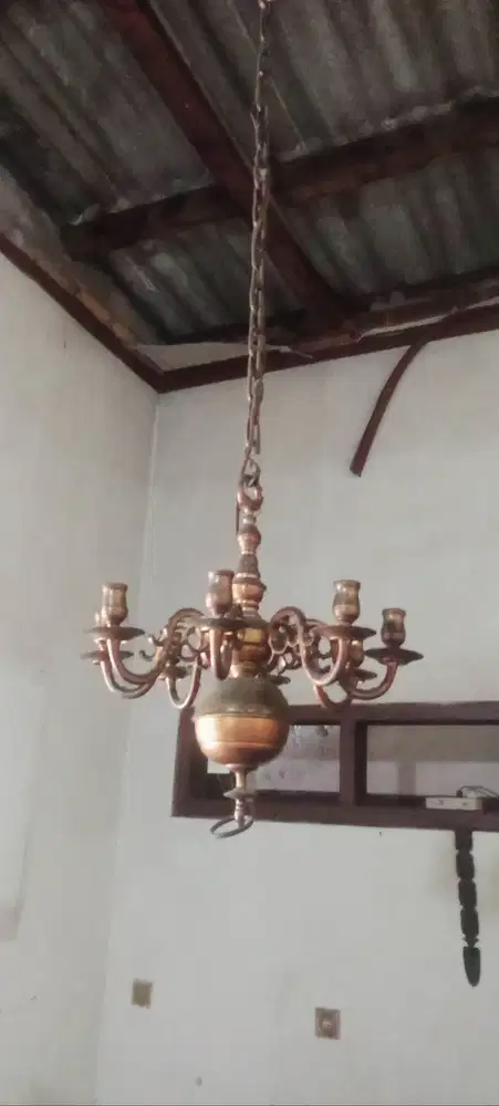 Lampu gantung cabang delapan