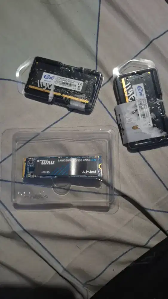 SSD 256GB DAN RAM 8GB 2 KEPING